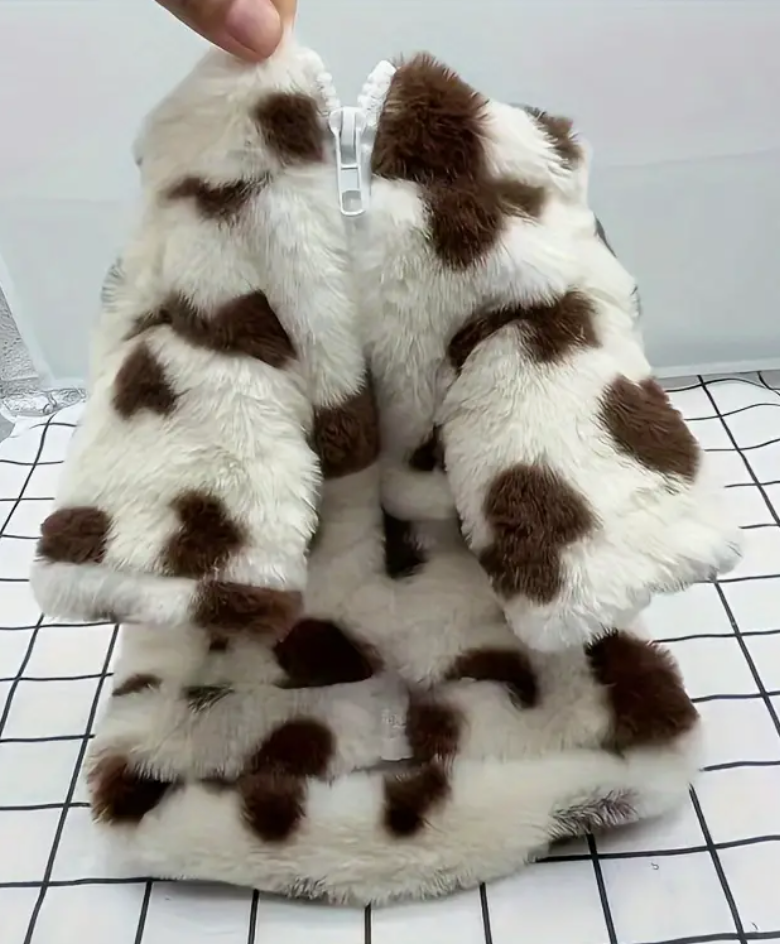 La veste pour chien chaude avec motifs coeurs