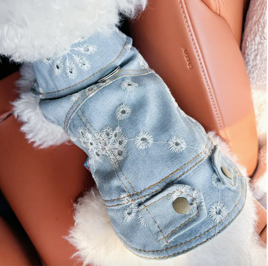 La veste en Denim Brodé – Édition Marguerites